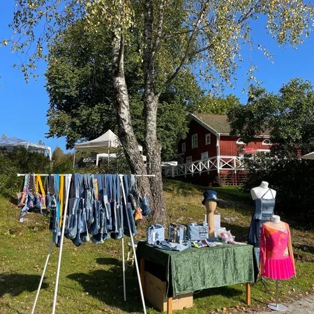 Jeansremake skapad för försäljning i Alingsås
